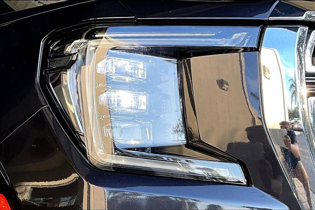 Used 2024 GMC Yukon SLT image 30