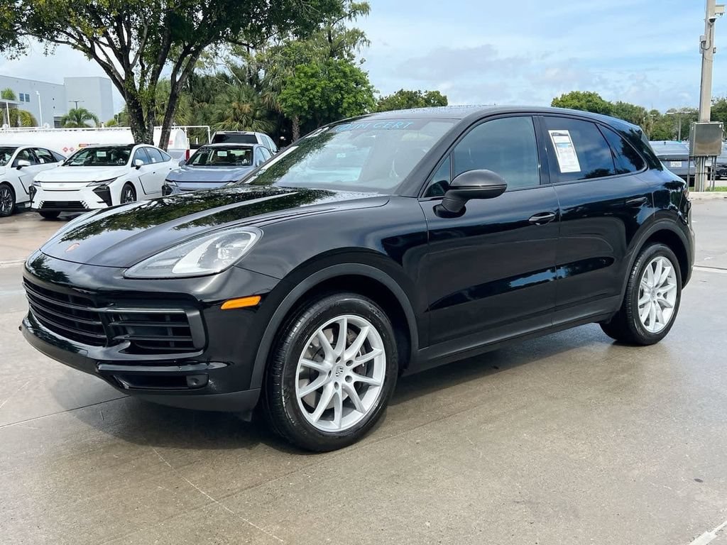 Used 2022 Porsche Cayenne w/ Premium Package AWD/4WD image 3