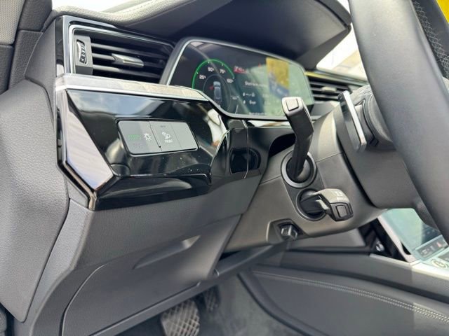 Used 2022 Audi e-tron Premium w/ Convenience Plus Package image 27