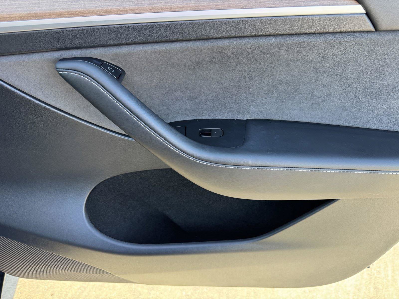 Used 2024 Tesla Model Y Long Range RWD image 9