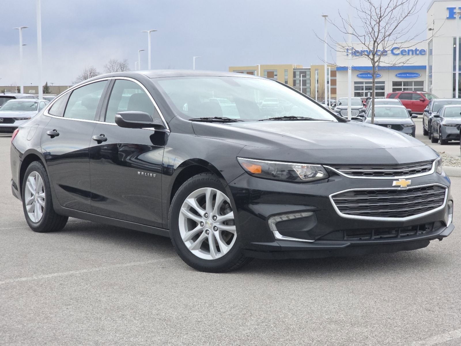 Used 2016 Chevrolet Malibu LT image 2