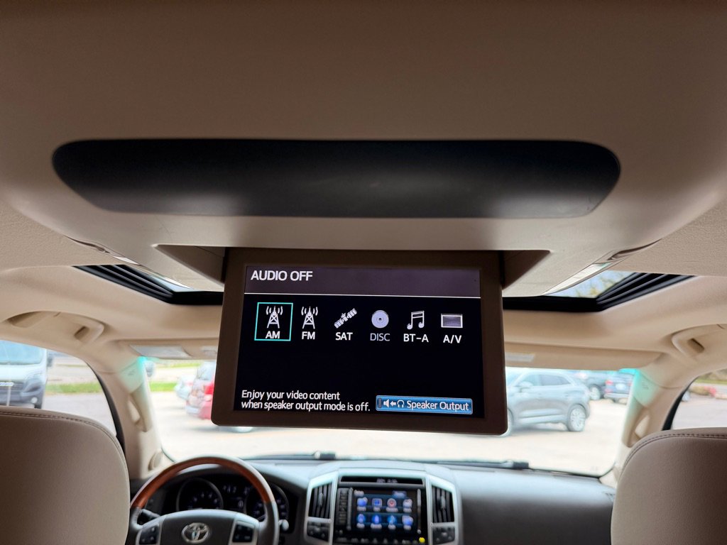 Used 2015 Toyota Land Cruiser image 30