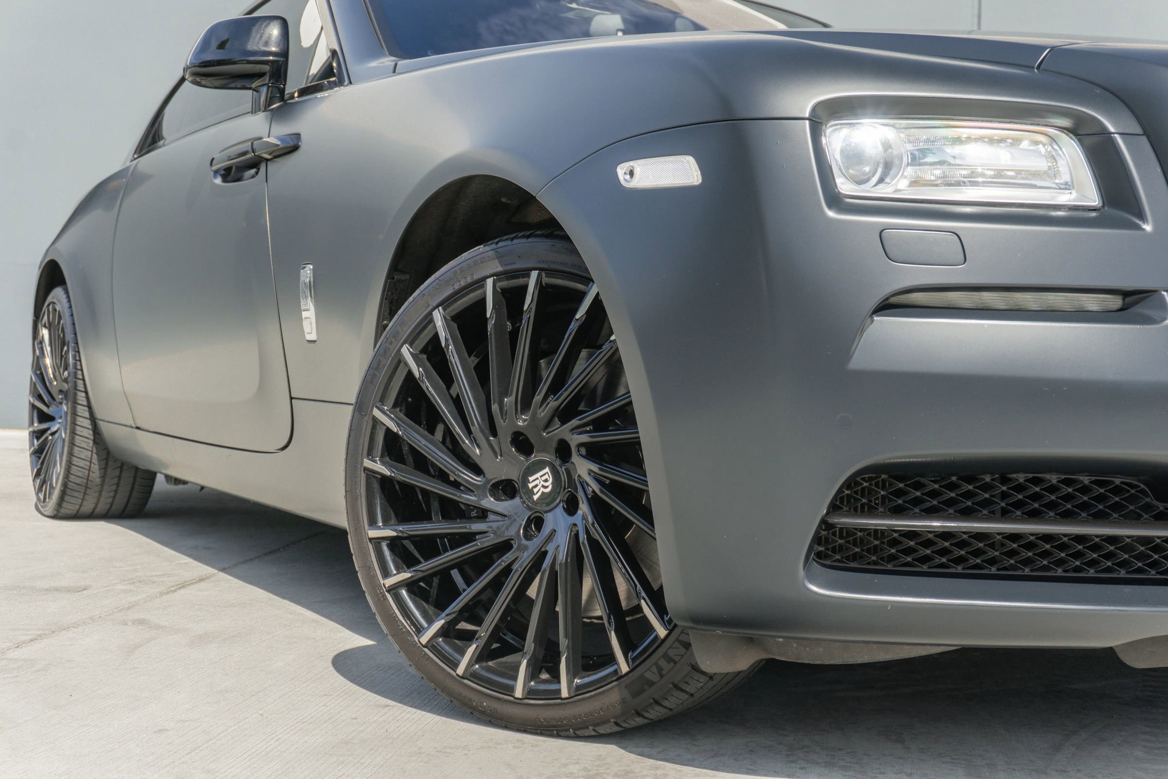 Used 2016 Rolls-Royce Wraith RWD image 33