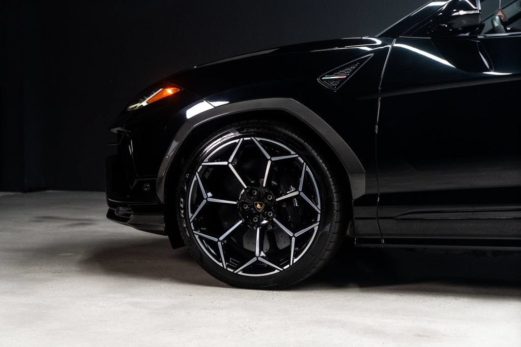 Used 2023 Lamborghini Urus Performante AWD/4WD image 25