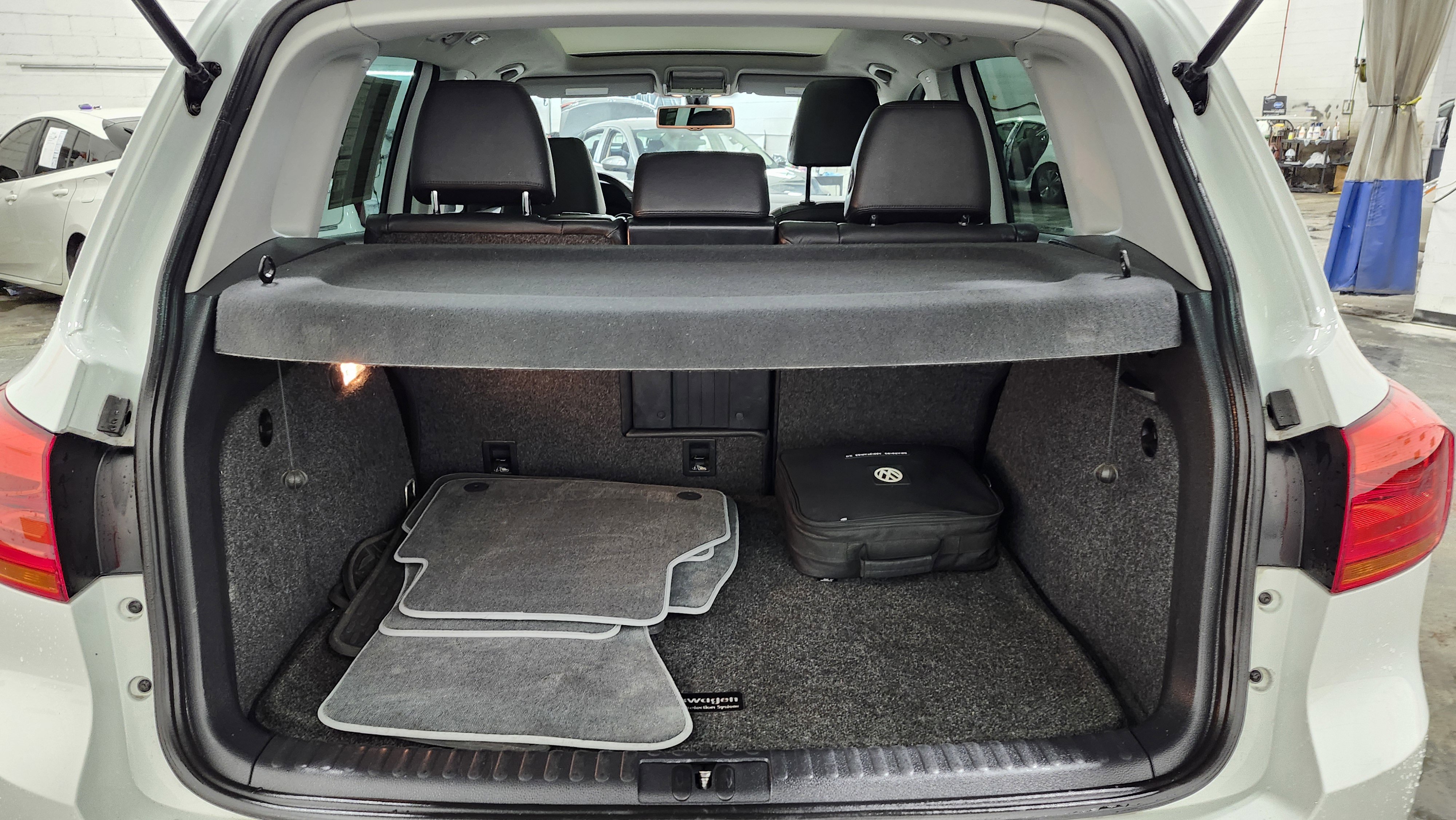 Used 2017 Volkswagen Tiguan SEL image 21