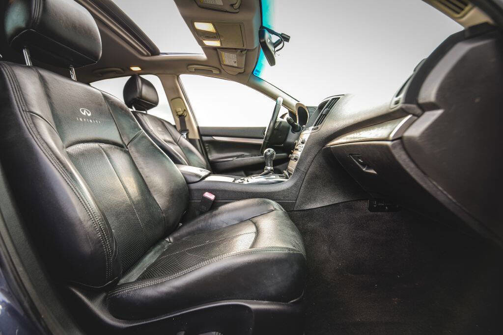 Used 2011 INFINITI G25 x w/ Moonroof Pkg image 11