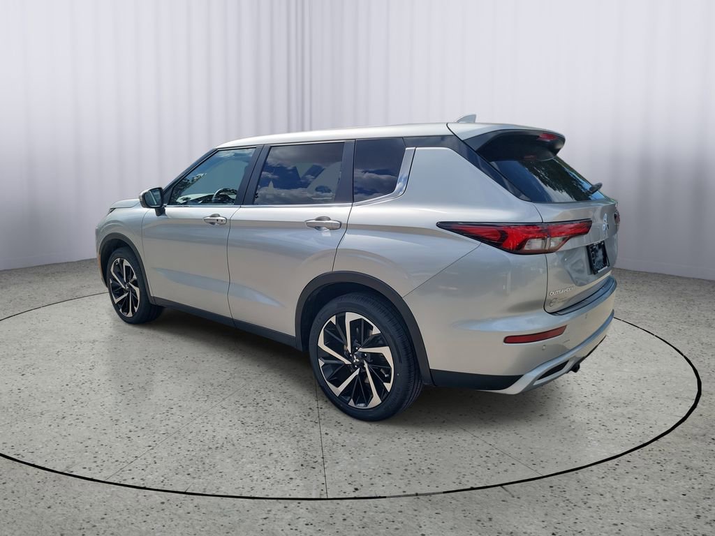 Used 2023 Mitsubishi Outlander SE image 6
