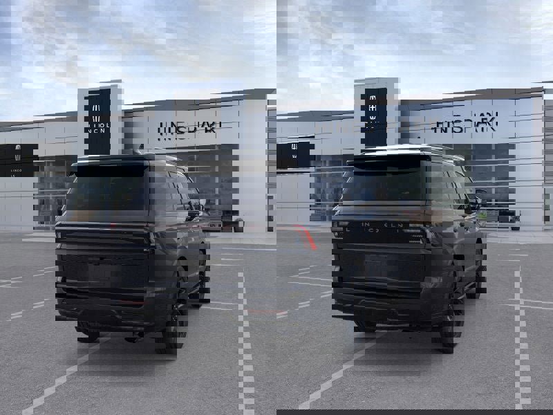 New 2026 Lincoln Navigator Reserve w/ Jet Appearance Package image 8