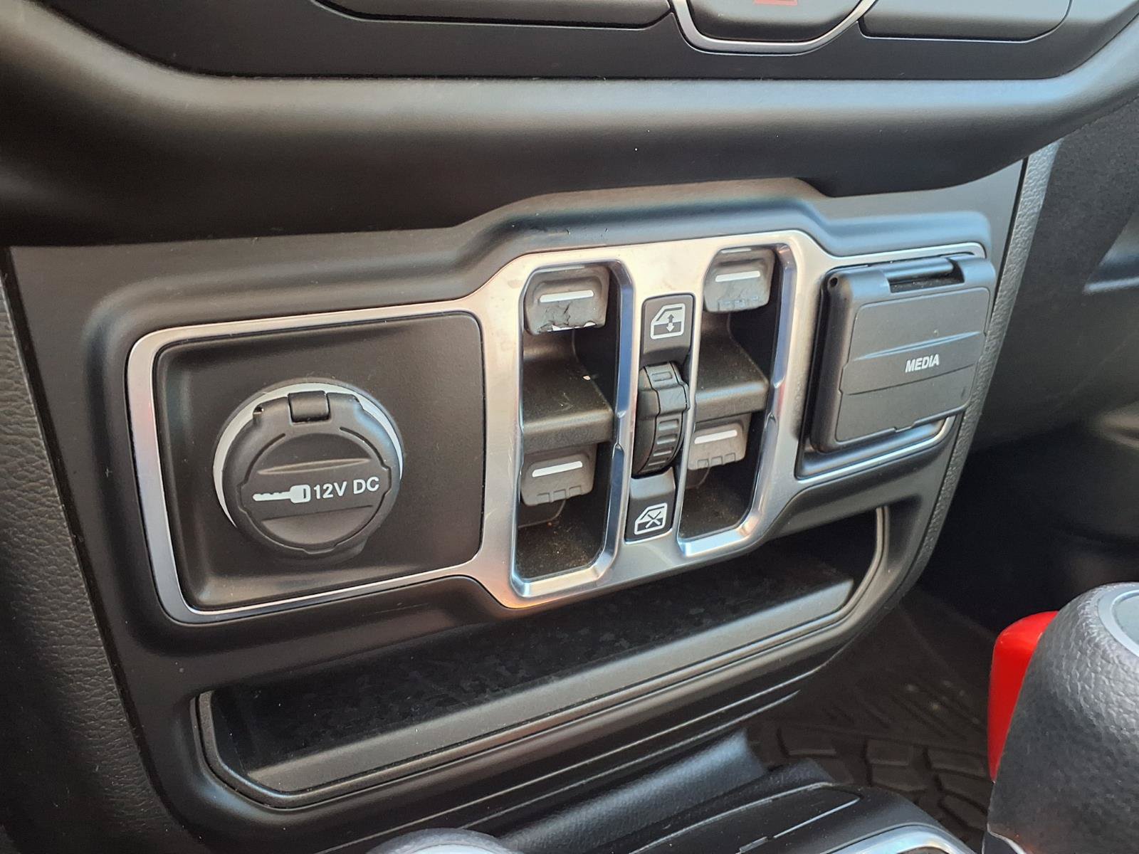Used 2020 Jeep Gladiator Sport AWD/4WD image 19