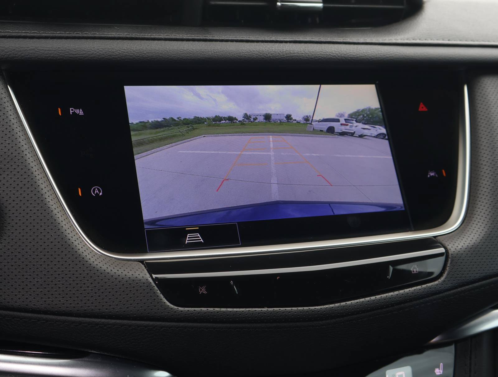 Certified 2025 Cadillac XT6 Luxury FWD image 29