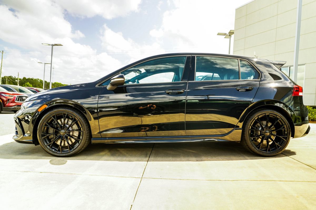 Used 2025 Volkswagen Golf R Black Edition image 8