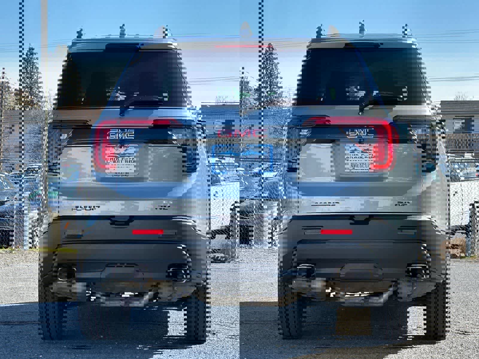 Used 2023 GMC Acadia SLT w/ Elevation Edition image 7