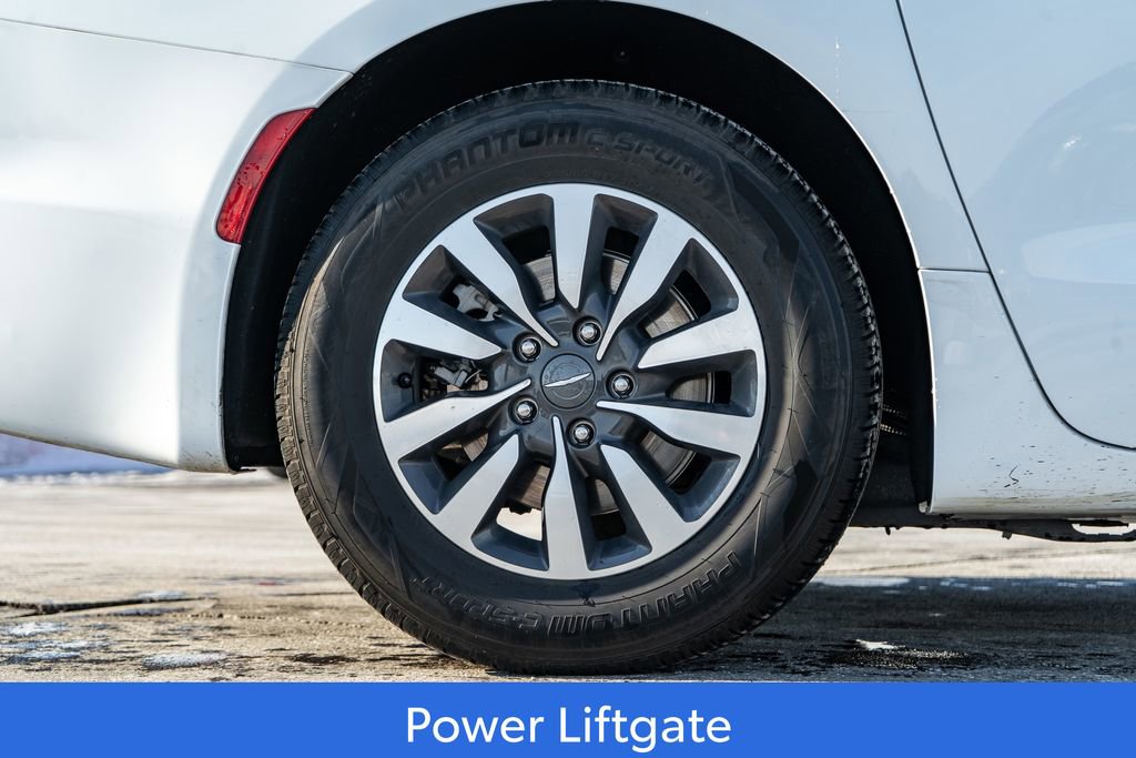 Used 2024 Chrysler Pacifica Select image 9