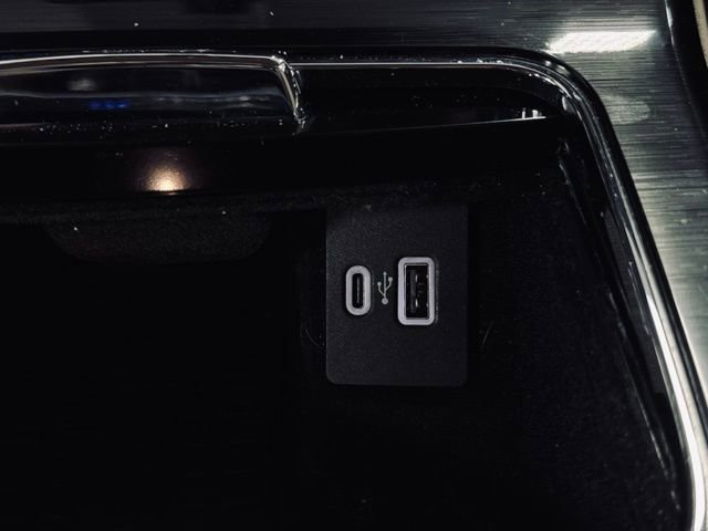 Used 2022 Lincoln Nautilus Reserve image 34