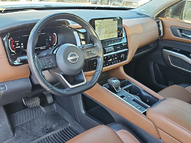 Used 2024 Nissan Pathfinder Platinum FWD image 19