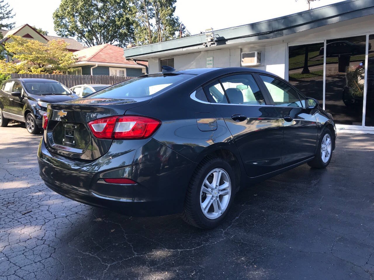 Used 2018 Chevrolet Cruze LT w/ Convenience Package FWD image 7