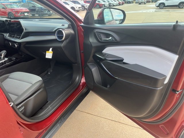 Used 2024 Chevrolet Trax LT w/ Driver Confidence Package image 48