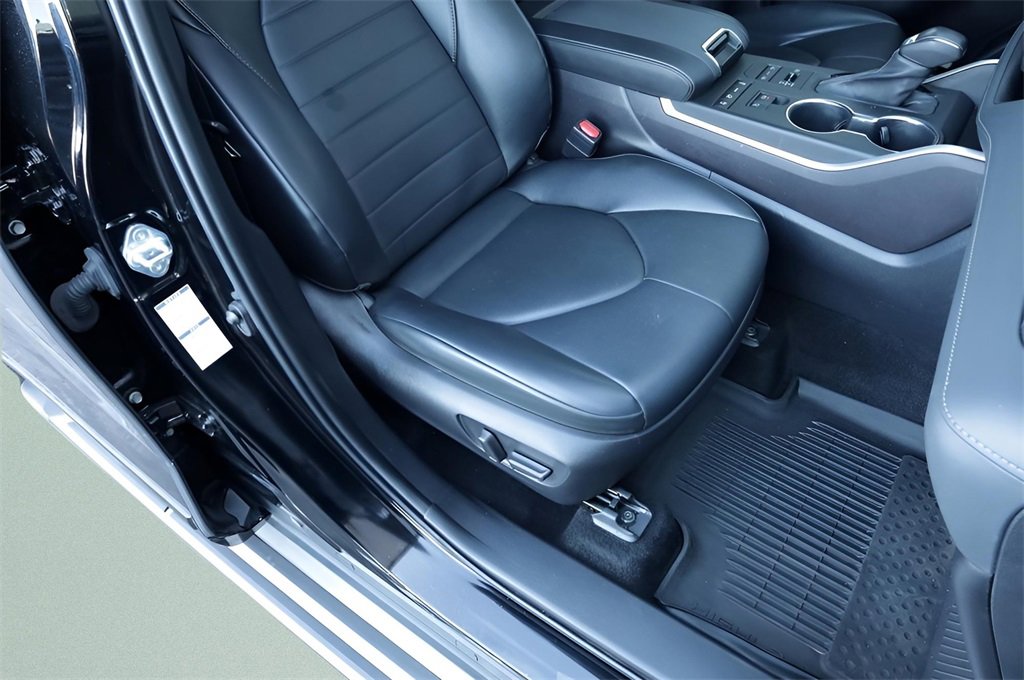 Certified 2022 Toyota Highlander XLE image 16