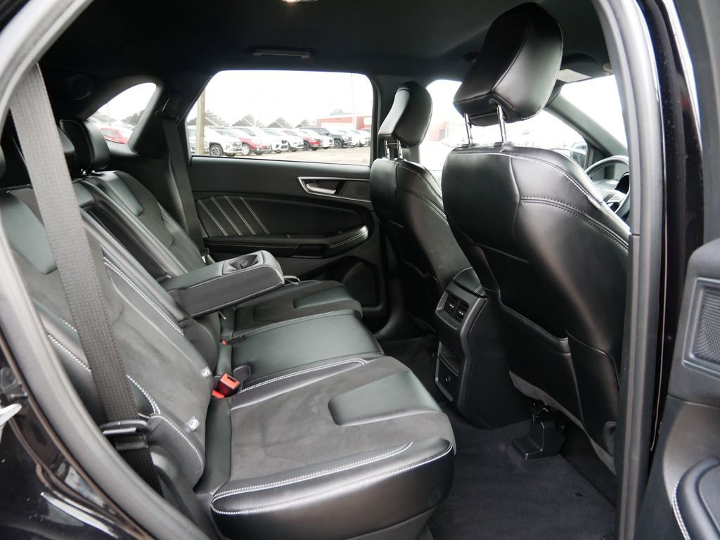 Certified 2023 Ford Edge ST image 9