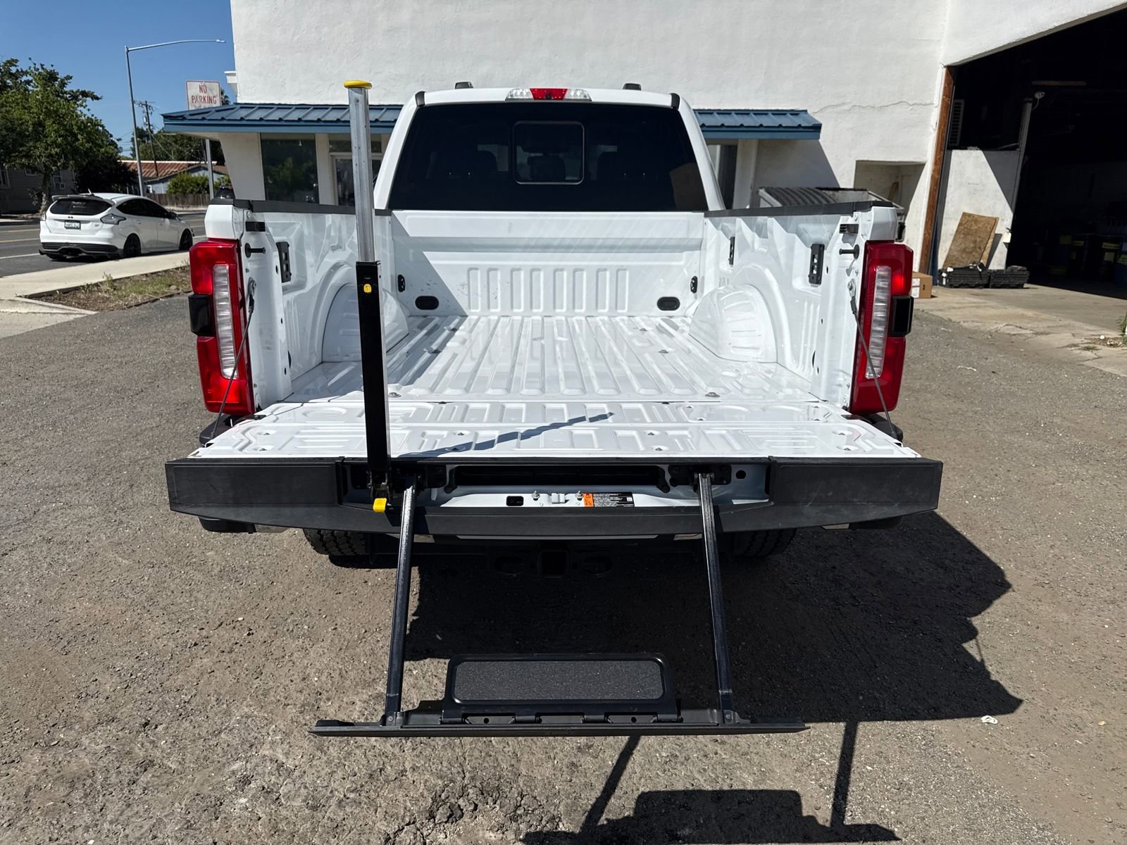Used 2024 Ford F250 Lariat w/ FX4 Off-Road Package AWD/4WD image 23