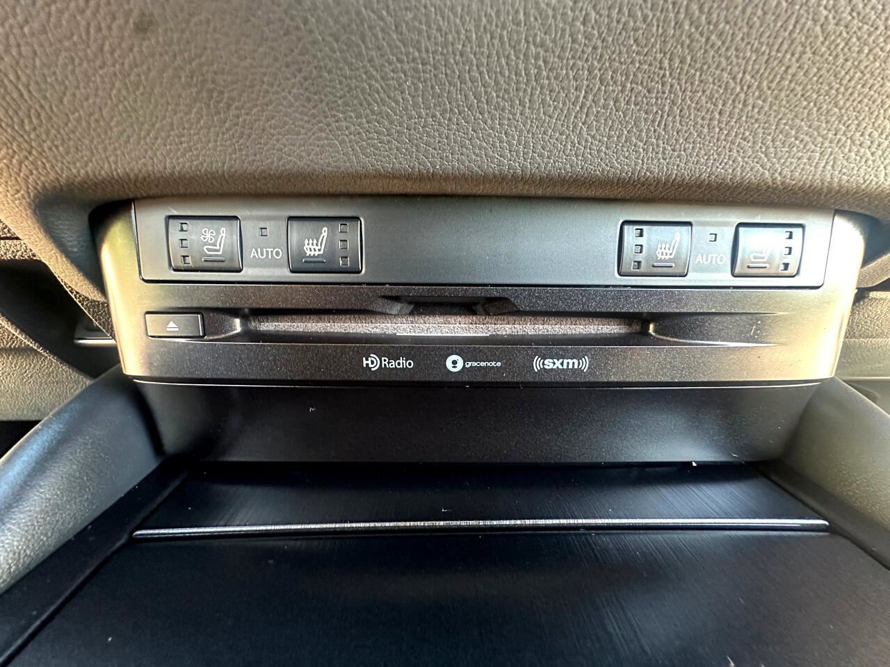 Used 2020 Lexus ES 350 w/ Luxury Package image 35