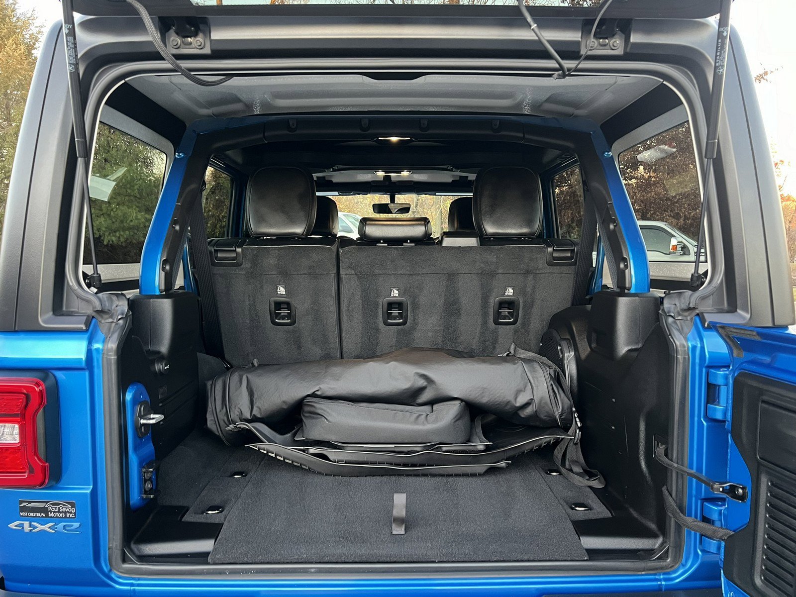 Used 2022 Jeep Wrangler Unlimited Sahara w/ Cold Weather Group image 98