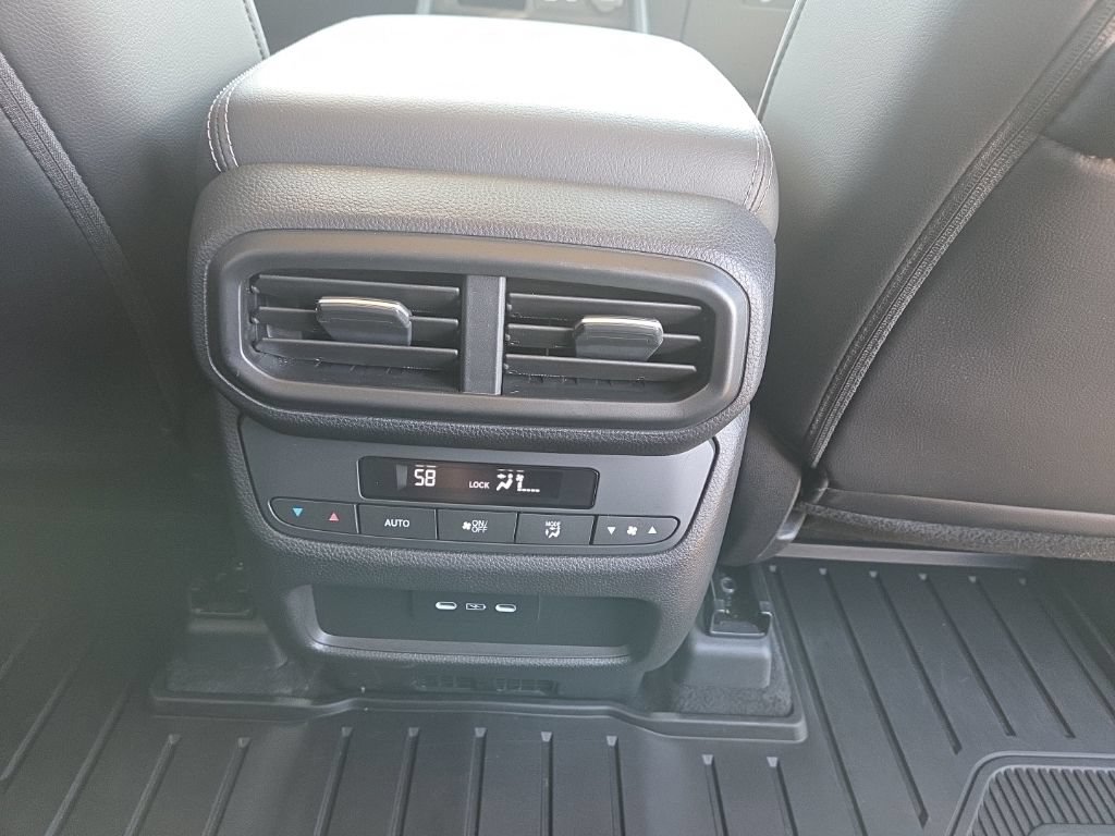 Used 2025 Honda Pilot Touring image 29