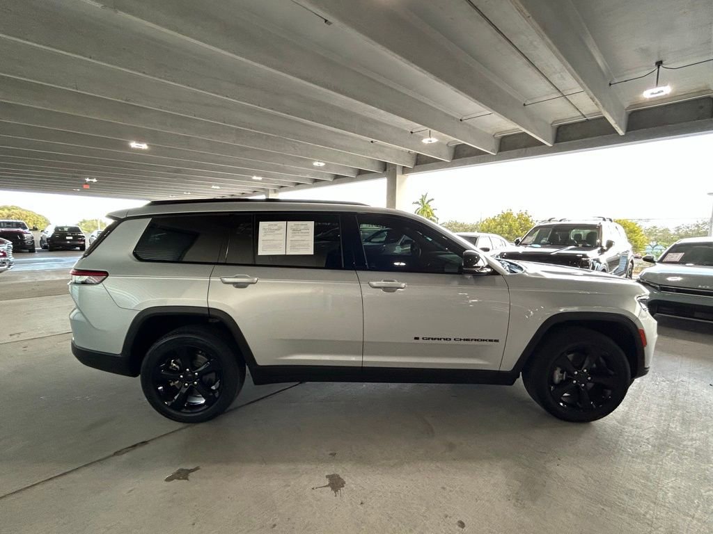 Used 2023 Jeep Grand Cherokee L Laredo image 6