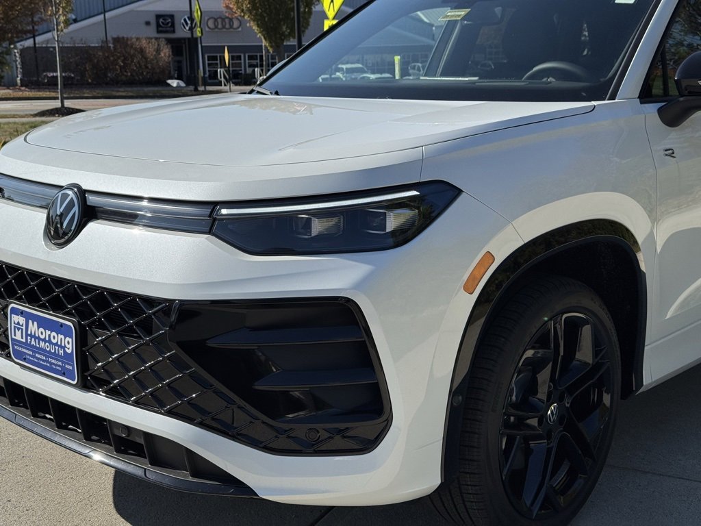 New 2025 Volkswagen Tiguan SE R-Line image 5