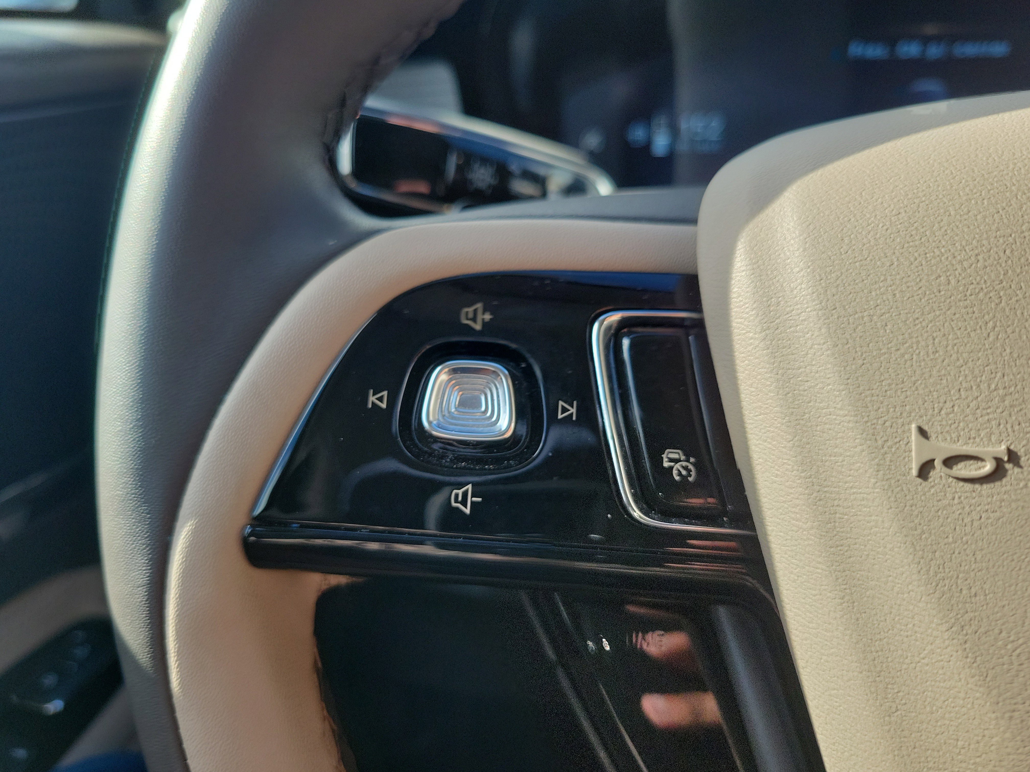 Certified 2024 Lincoln Corsair FWD image 17