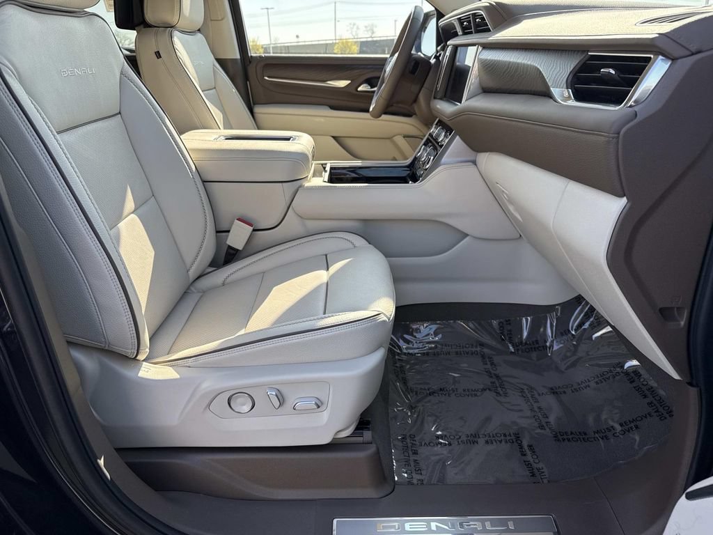 Used 2024 GMC Yukon XL Denali w/ Advanced Technology Package AWD/4WD image 19