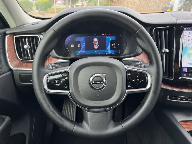 Used 2023 Volvo XC60 B5 Plus AWD/4WD image 18