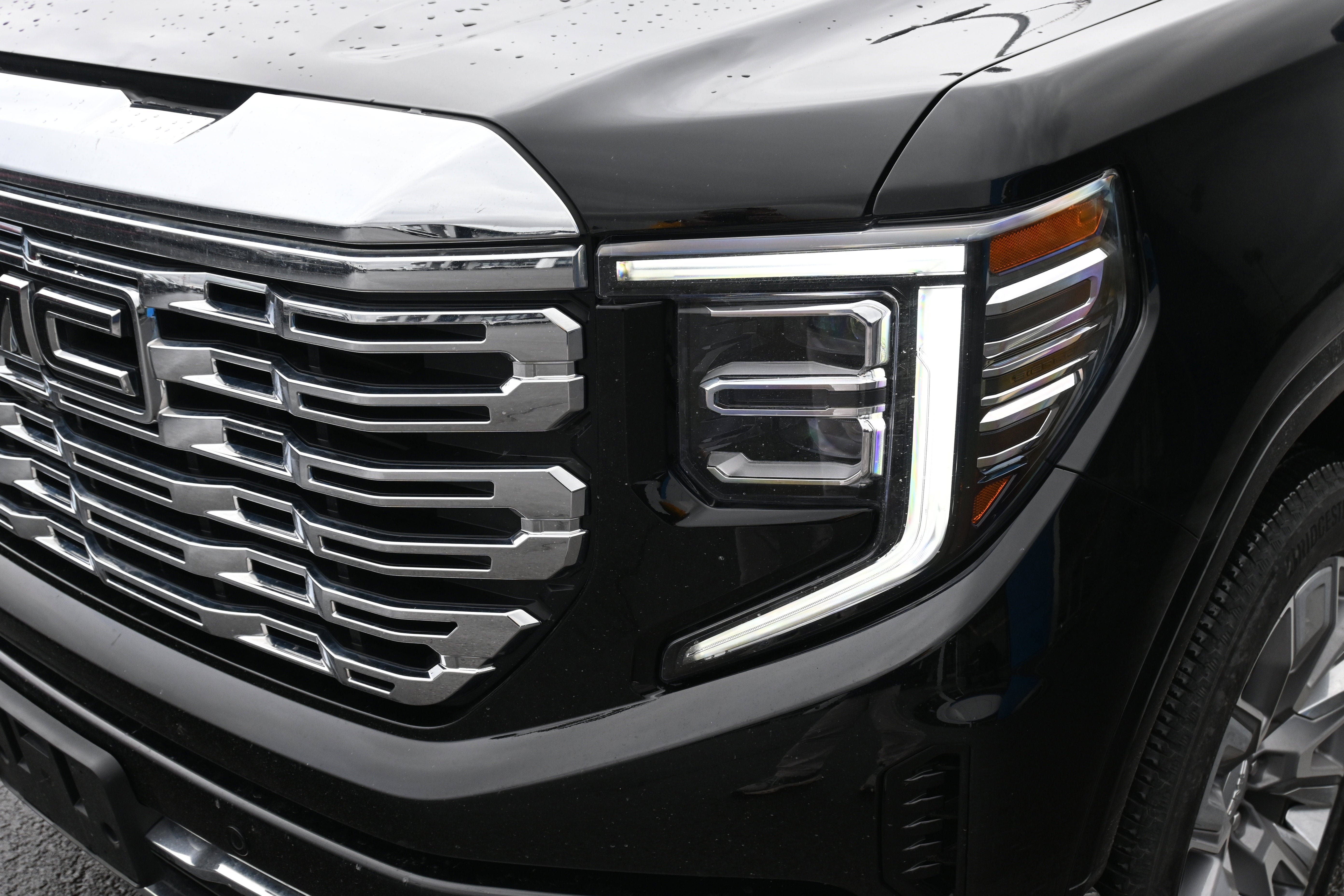Used 2025 GMC Sierra 1500 Denali w/ Denali Reserve Package AWD/4WD image 15