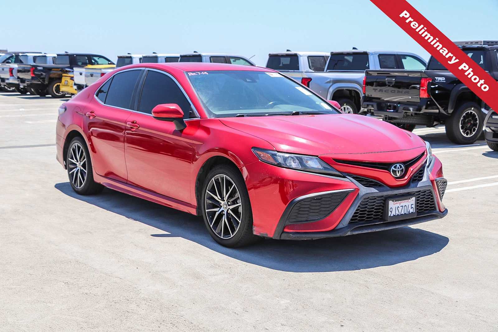 Used 2021 Toyota Camry SE FWD image 3