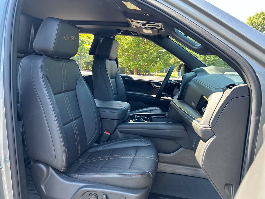 Used 2025 Chevrolet Tahoe High Country AWD/4WD image 58