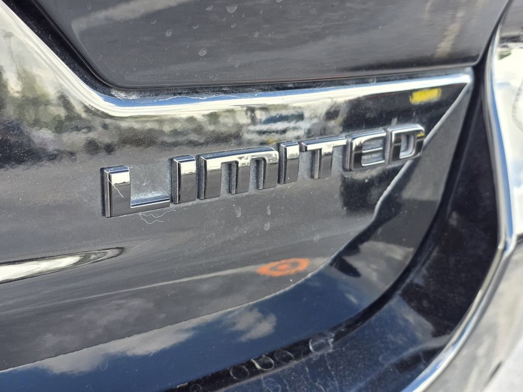 Used 2025 Jeep Grand Cherokee Limited w/ Black Appearance Package image 8