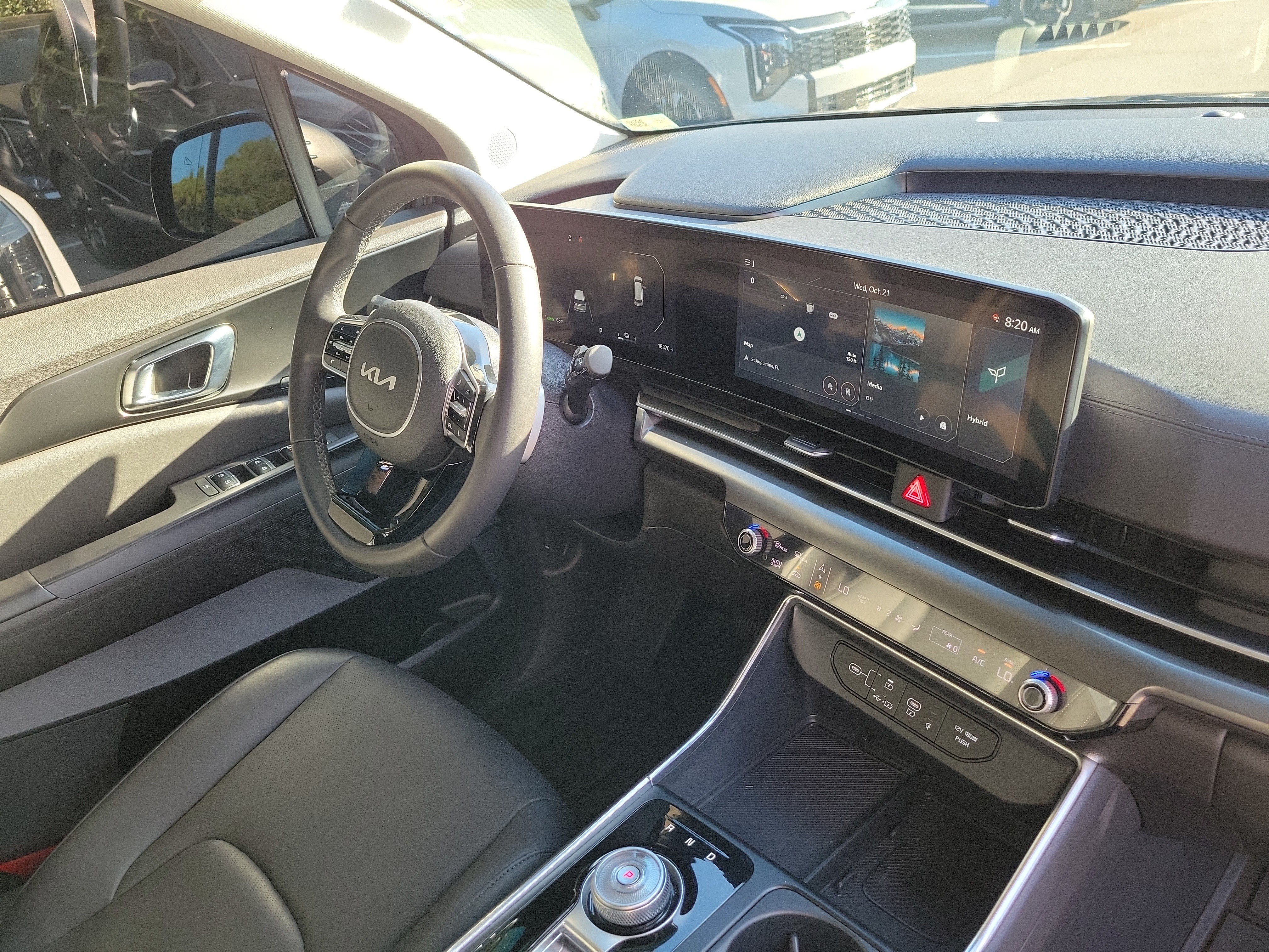 Certified 2025 Kia Carnival SX w/ SX Dark Edition Package FWD image 6