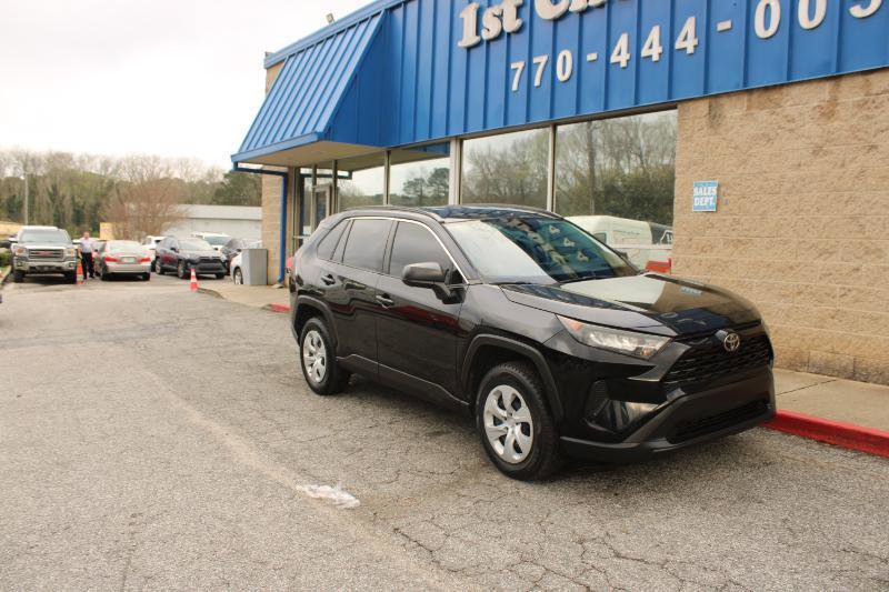 Used 2019 Toyota RAV4 LE image 4