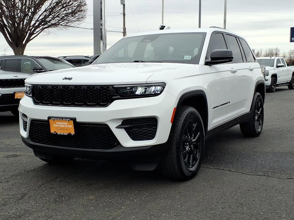 Certified 2025 Jeep Grand Cherokee Altitude image 3