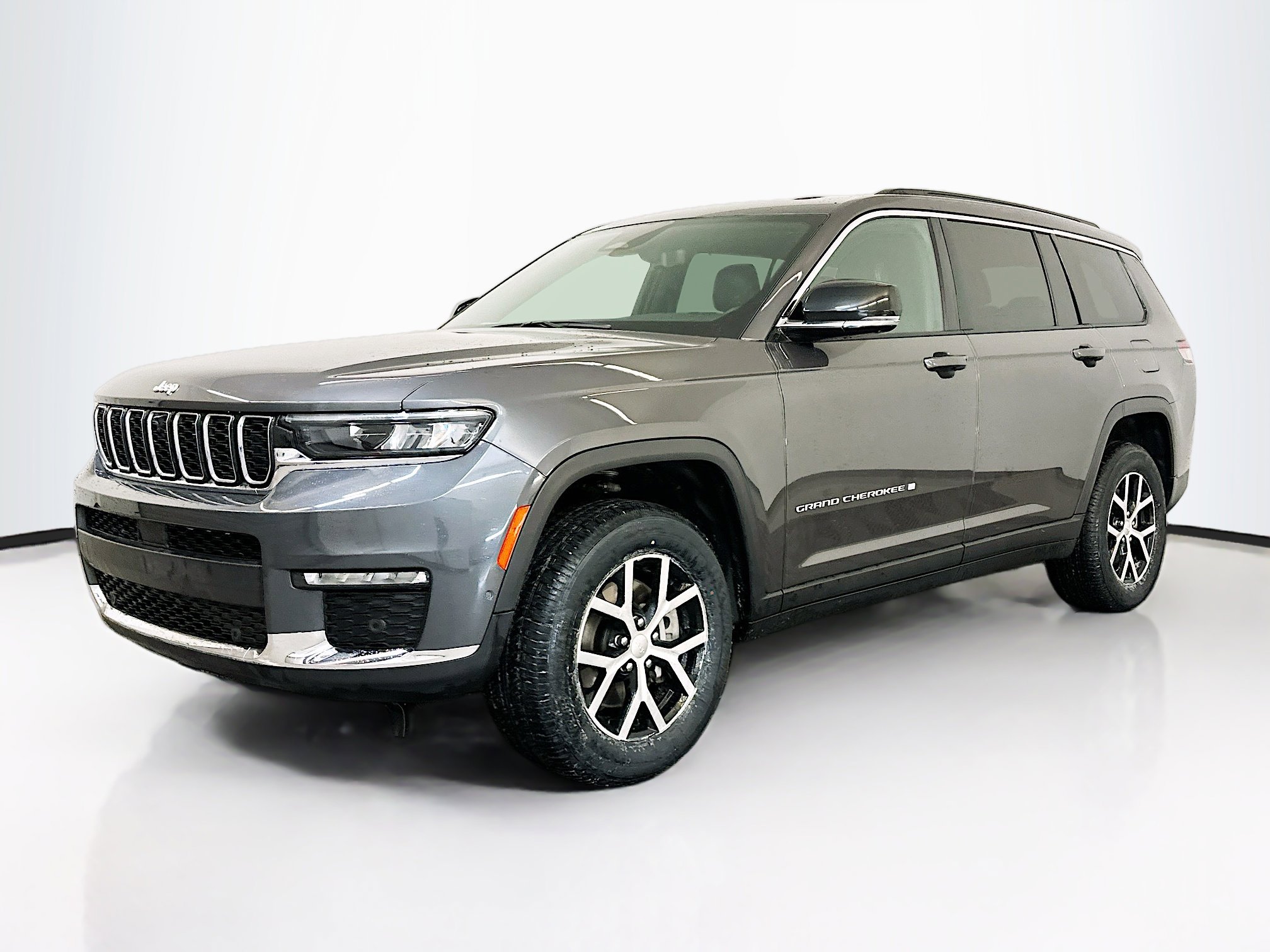 Used 2024 Jeep Grand Cherokee L Limited w/ Luxury Tech Group II image 3