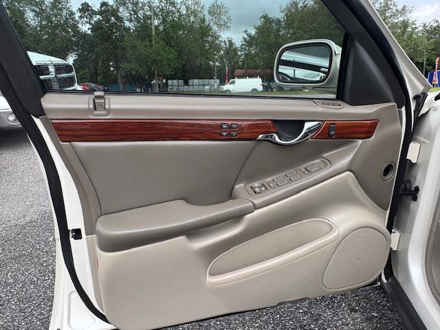 Used 2002 Cadillac De Ville Sedan w/ Comfort/Convenience Pkg image 10