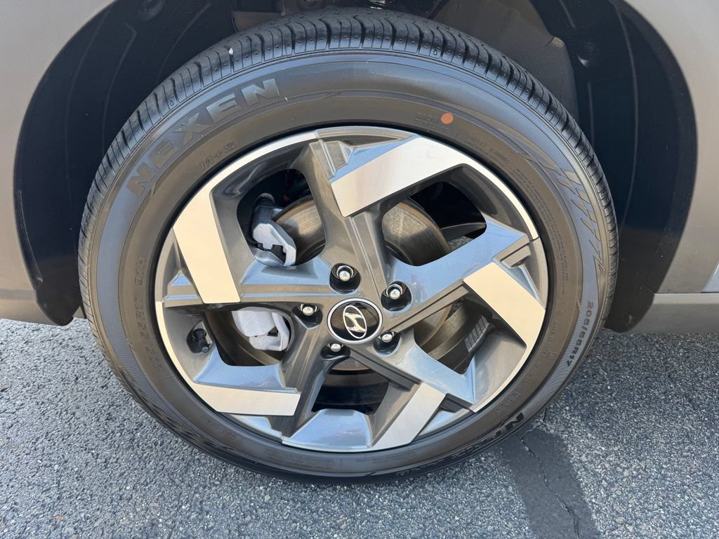 Used 2026 Hyundai Venue SEL FWD image 28