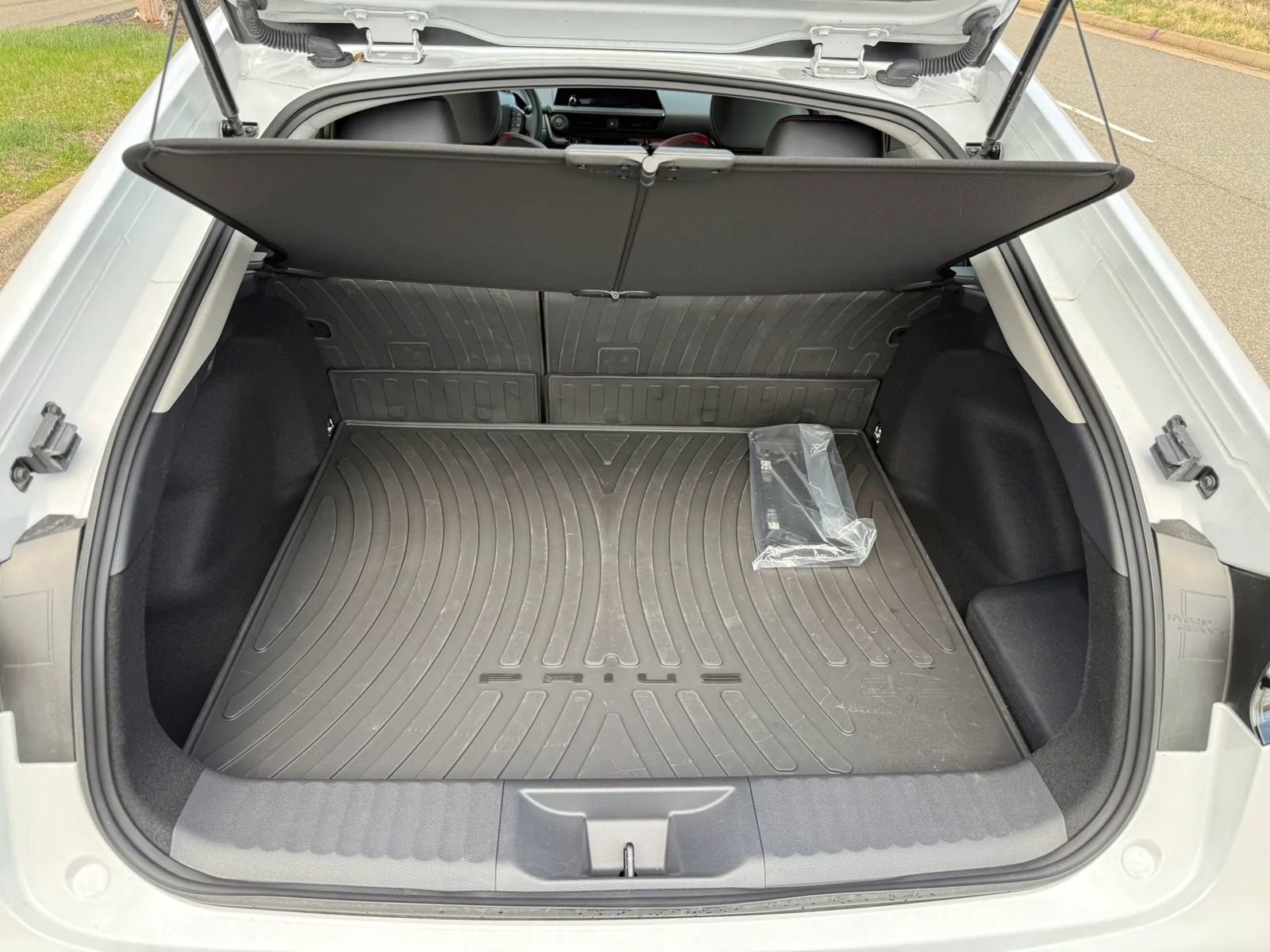 Used 2026 Toyota Prius Plug-In Hybrid FWD image 35
