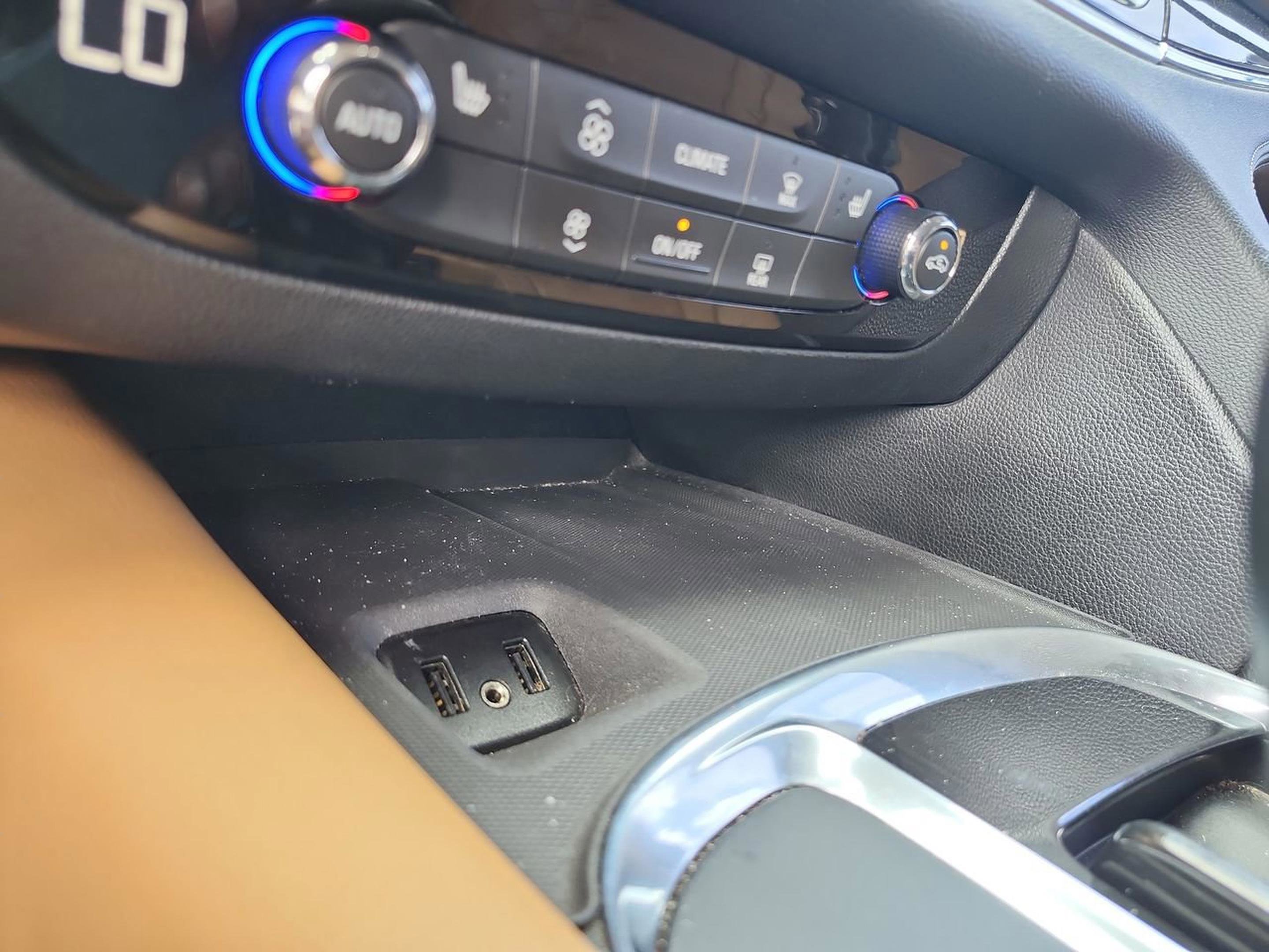 Used 2018 Buick Enclave Essence image 29