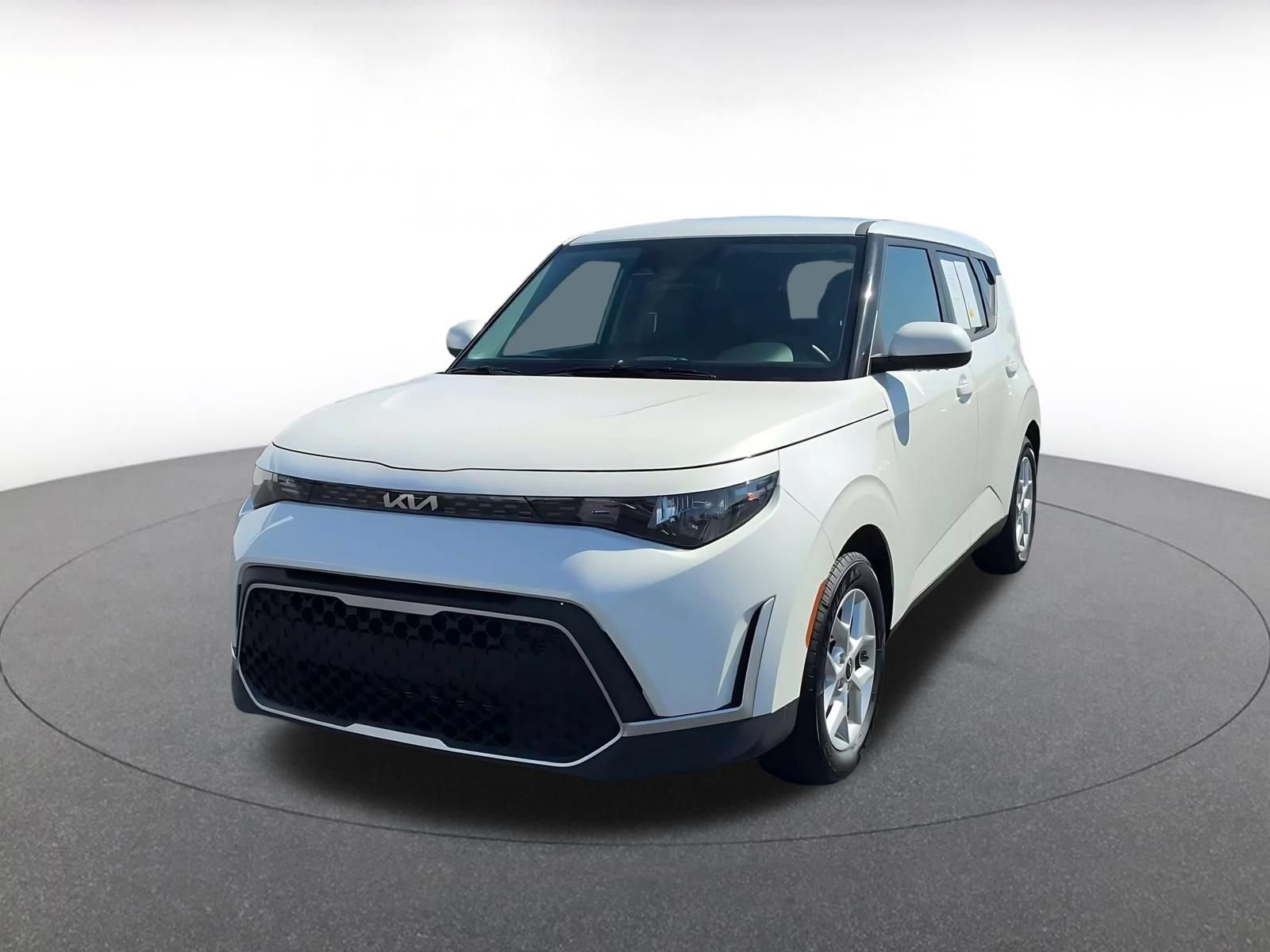 Used 2025 Kia Soul LX w/ LX Technology Package FWD image 6