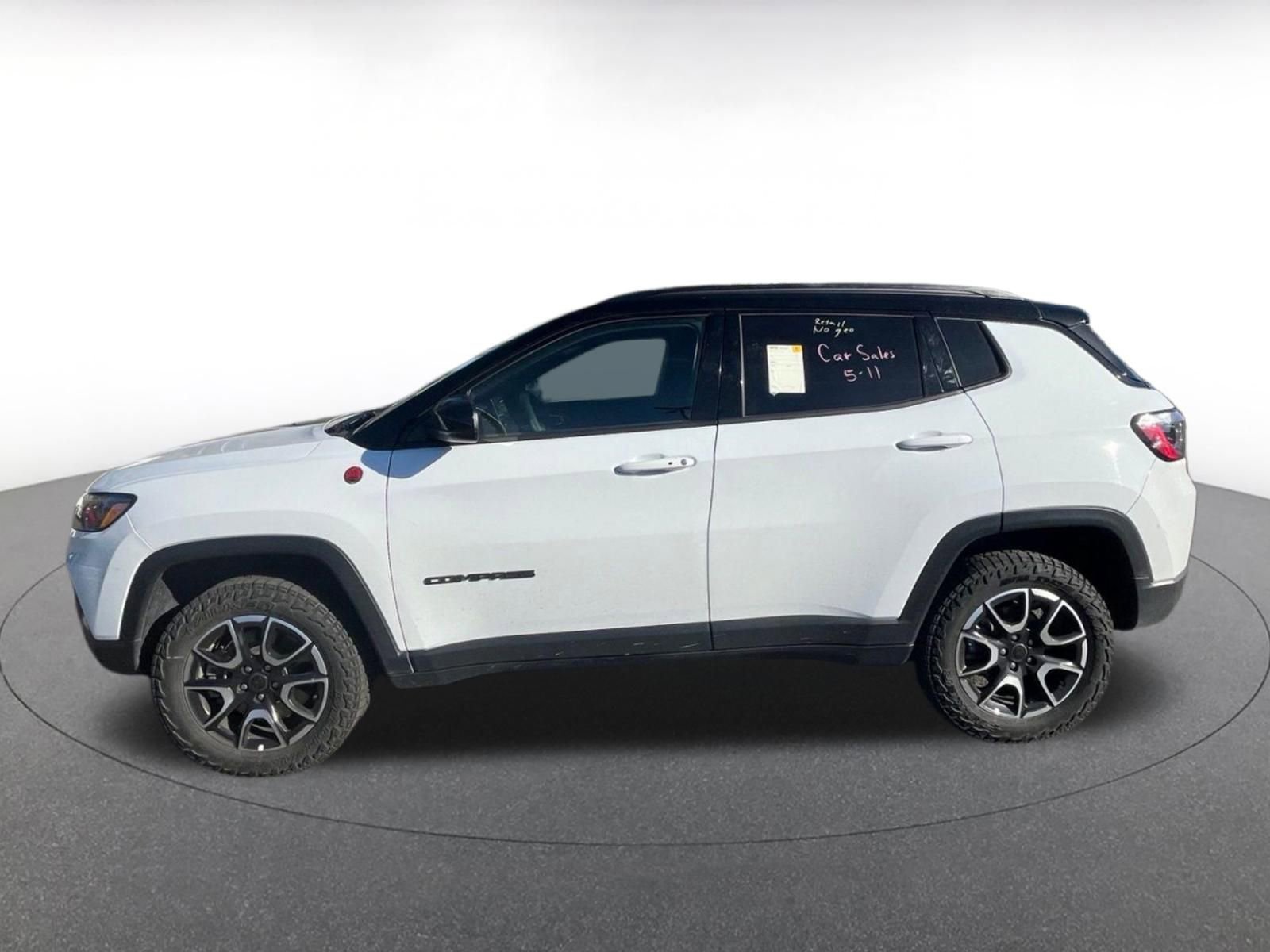 Used 2025 Jeep Compass Trailhawk AWD/4WD image 4