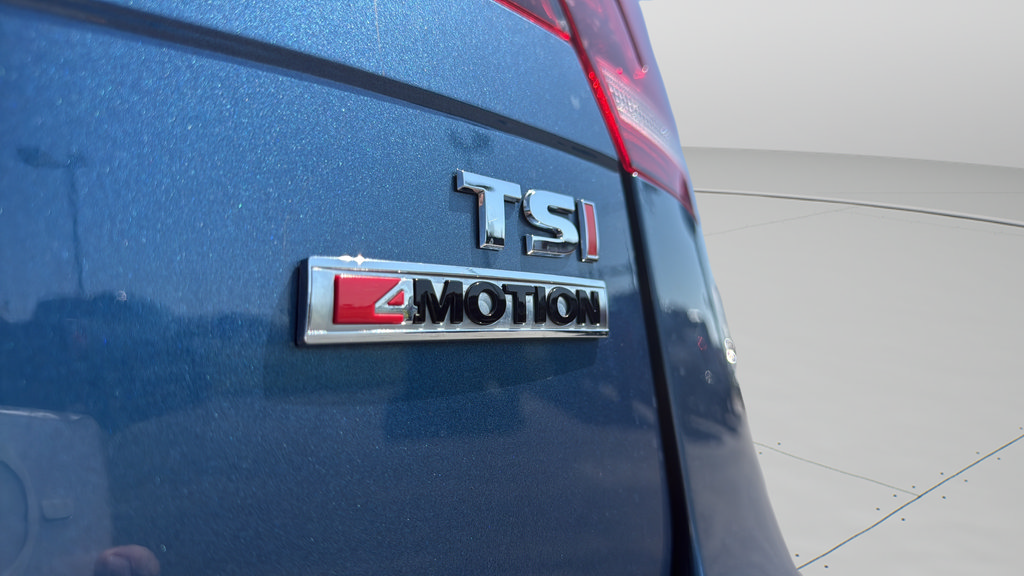 Used 2018 Volkswagen Tiguan SEL AWD/4WD image 11