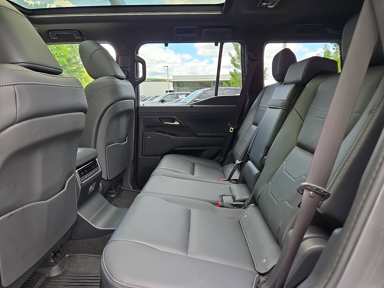 Used 2024 Lexus GX 550 w/ Accessory Package (2T) AWD/4WD image 10