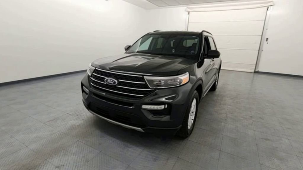 Used 2023 Ford Explorer XLT w/ Equipment Group 202A image 3
