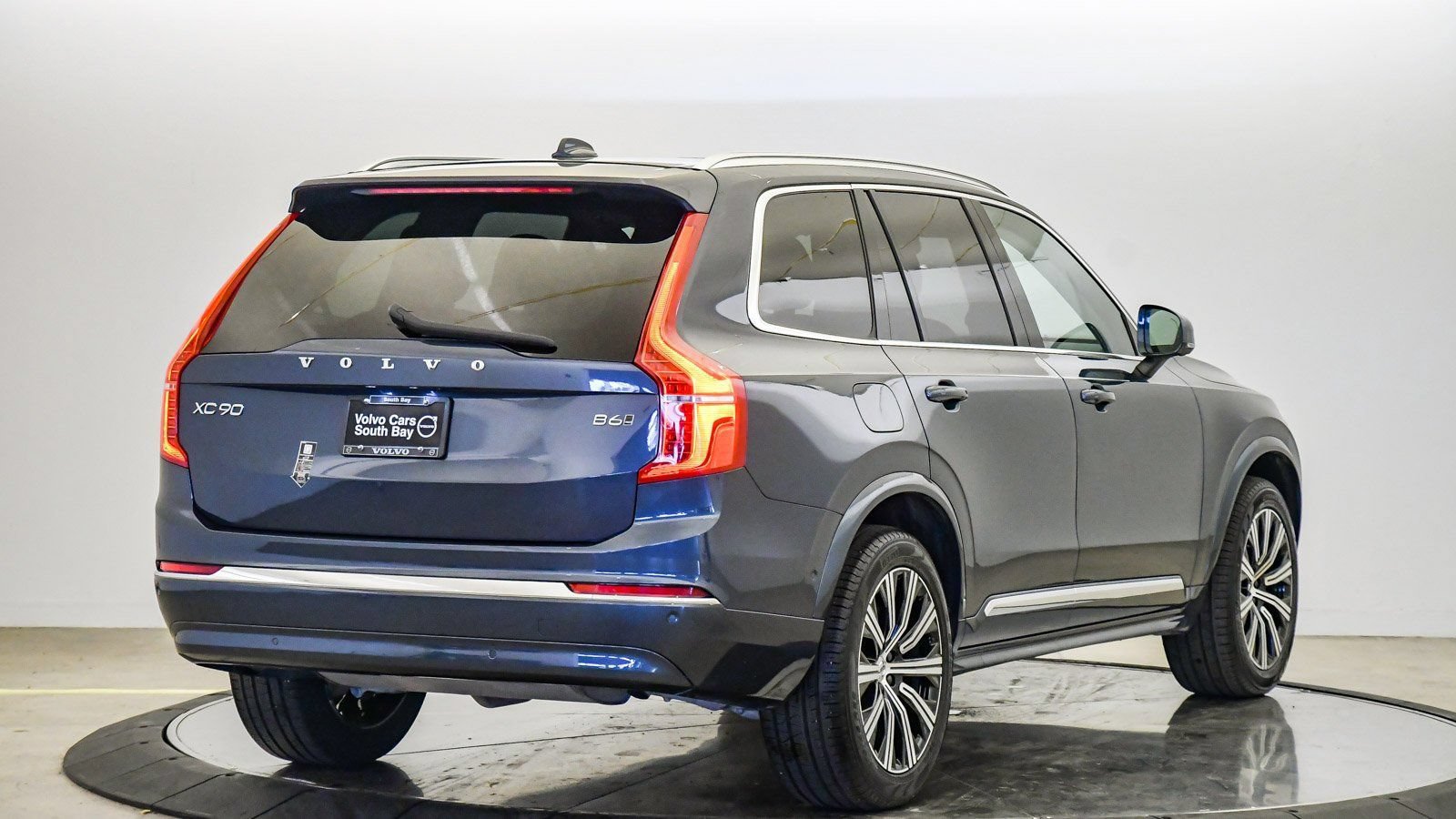 Used 2025 Volvo XC90 B6 Ultra AWD/4WD image 4